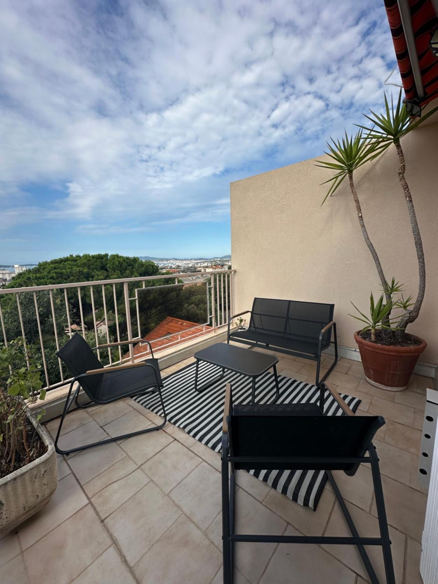 T4 Avec Terrasse Et Garage Prive Apartment Тулон Екстериор снимка