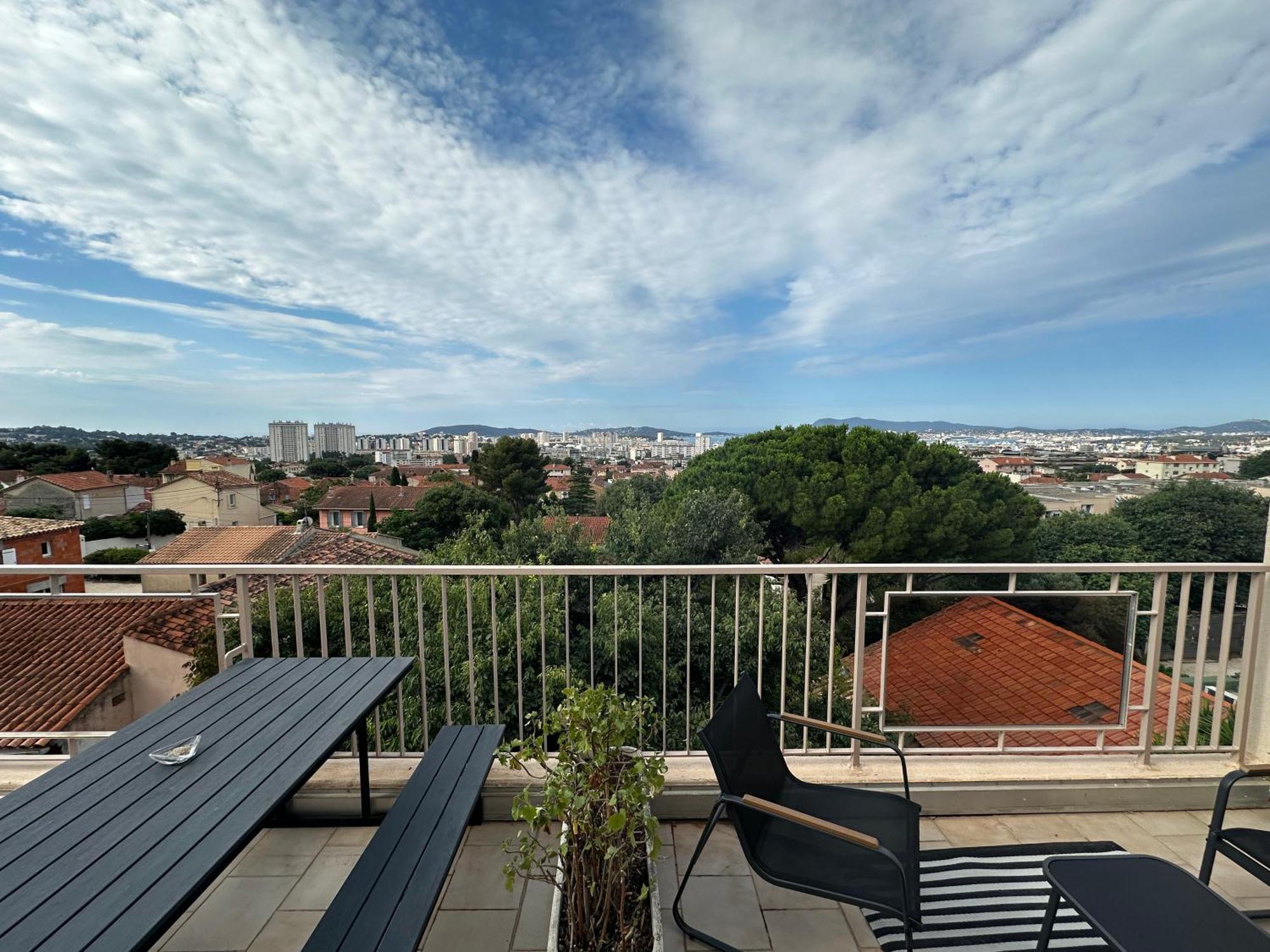 T4 Avec Terrasse Et Garage Prive Apartment Тулон Екстериор снимка