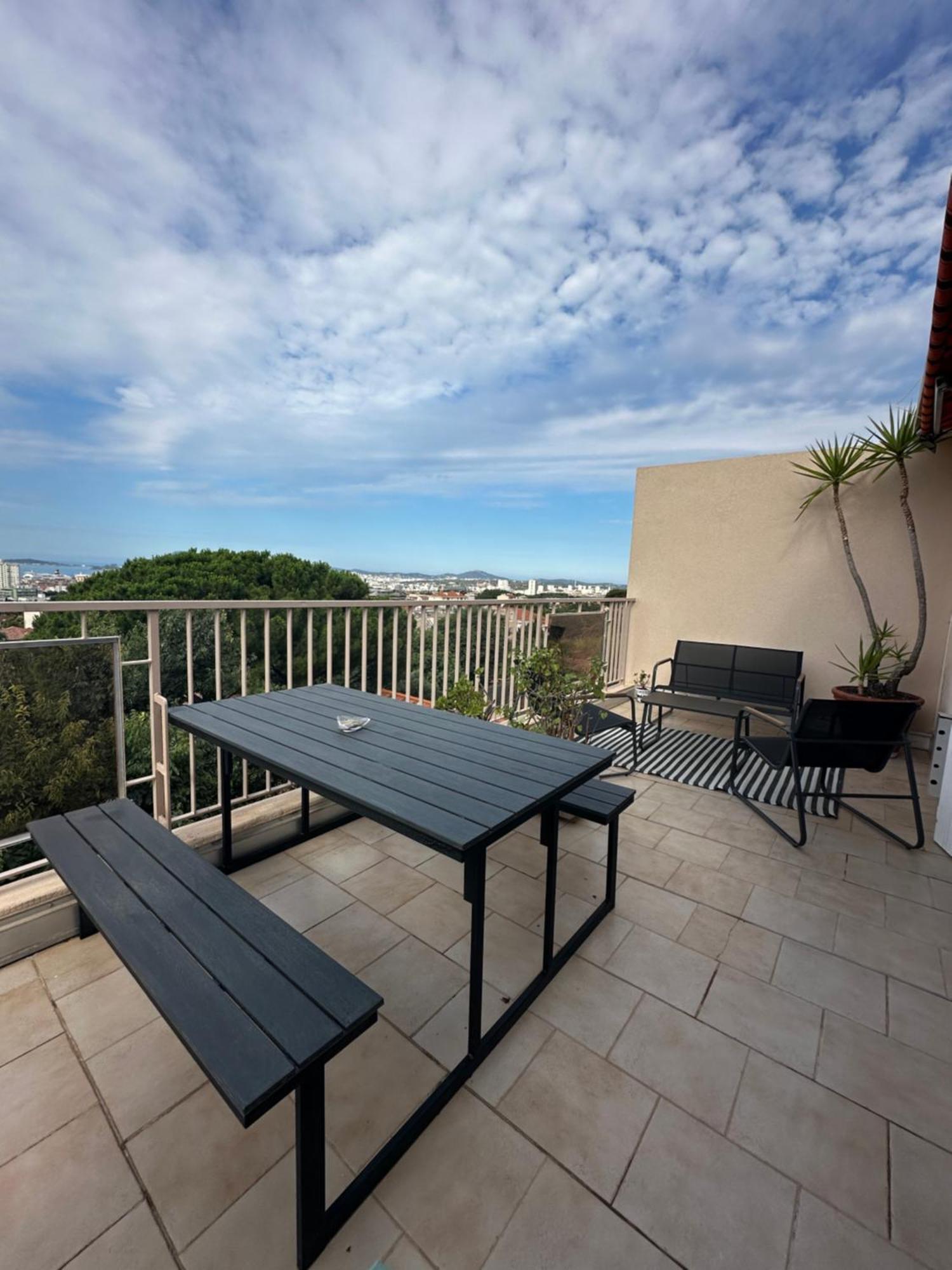 T4 Avec Terrasse Et Garage Prive Apartment Тулон Екстериор снимка