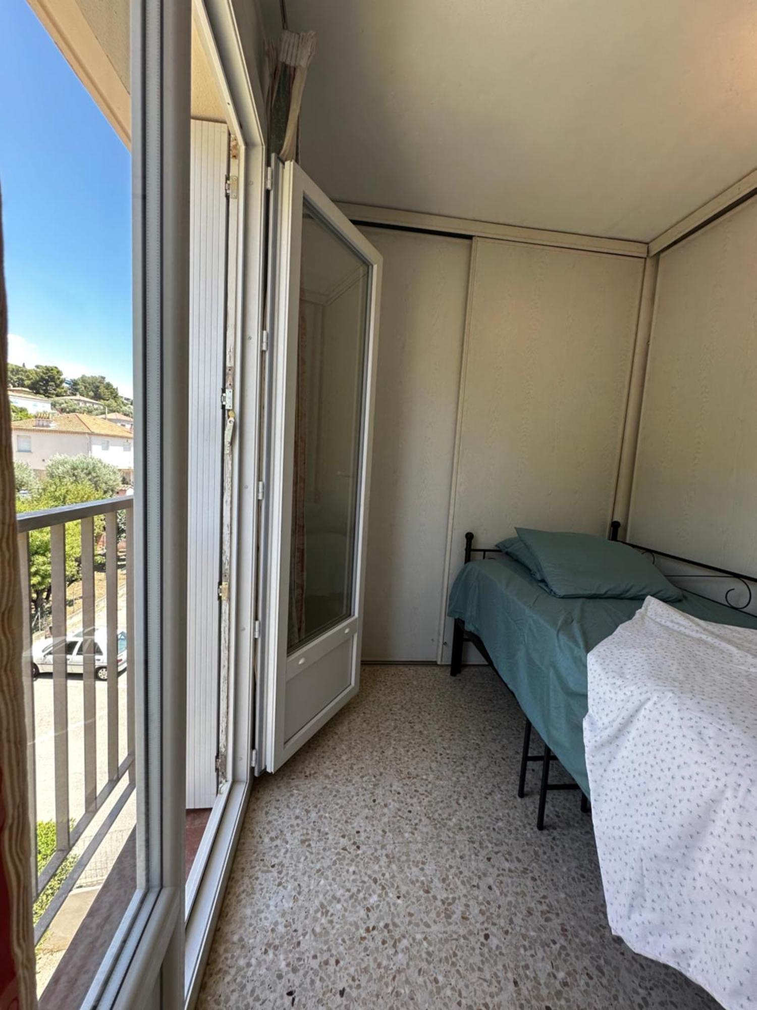 T4 Avec Terrasse Et Garage Prive Apartment Тулон Екстериор снимка