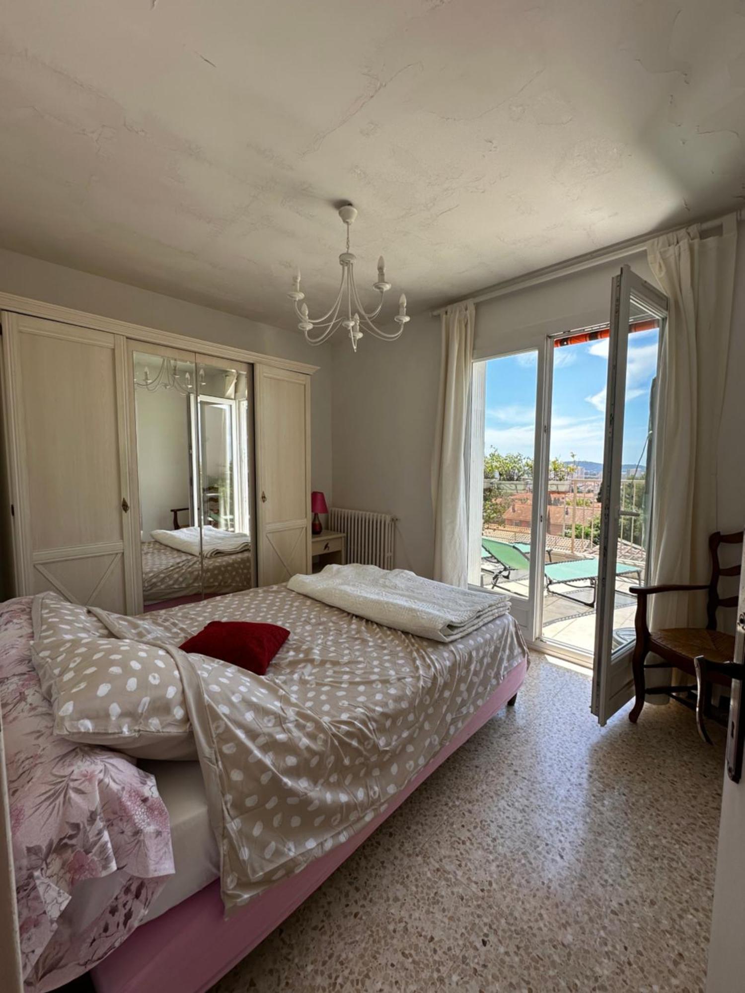 T4 Avec Terrasse Et Garage Prive Apartment Тулон Екстериор снимка